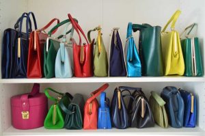 purses-organized-by-size-on-shelves