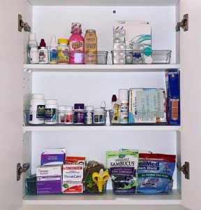 medicine-cabinet-after-organization